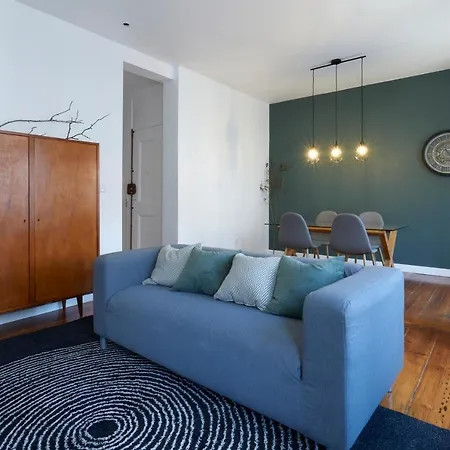 Apartment Retiro Da Graca: Stylish Sunny Apt With A Balcony Lisbon