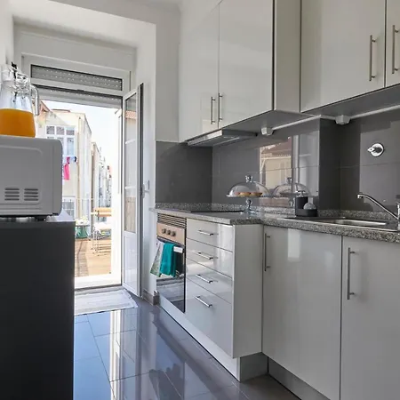 Lägenhet Retiro Da Graca: Stylish Sunny Apt With A Balcony